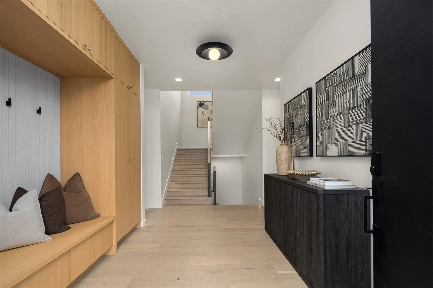 29 20th Avenue , Kirkland, WA 98033-4925
