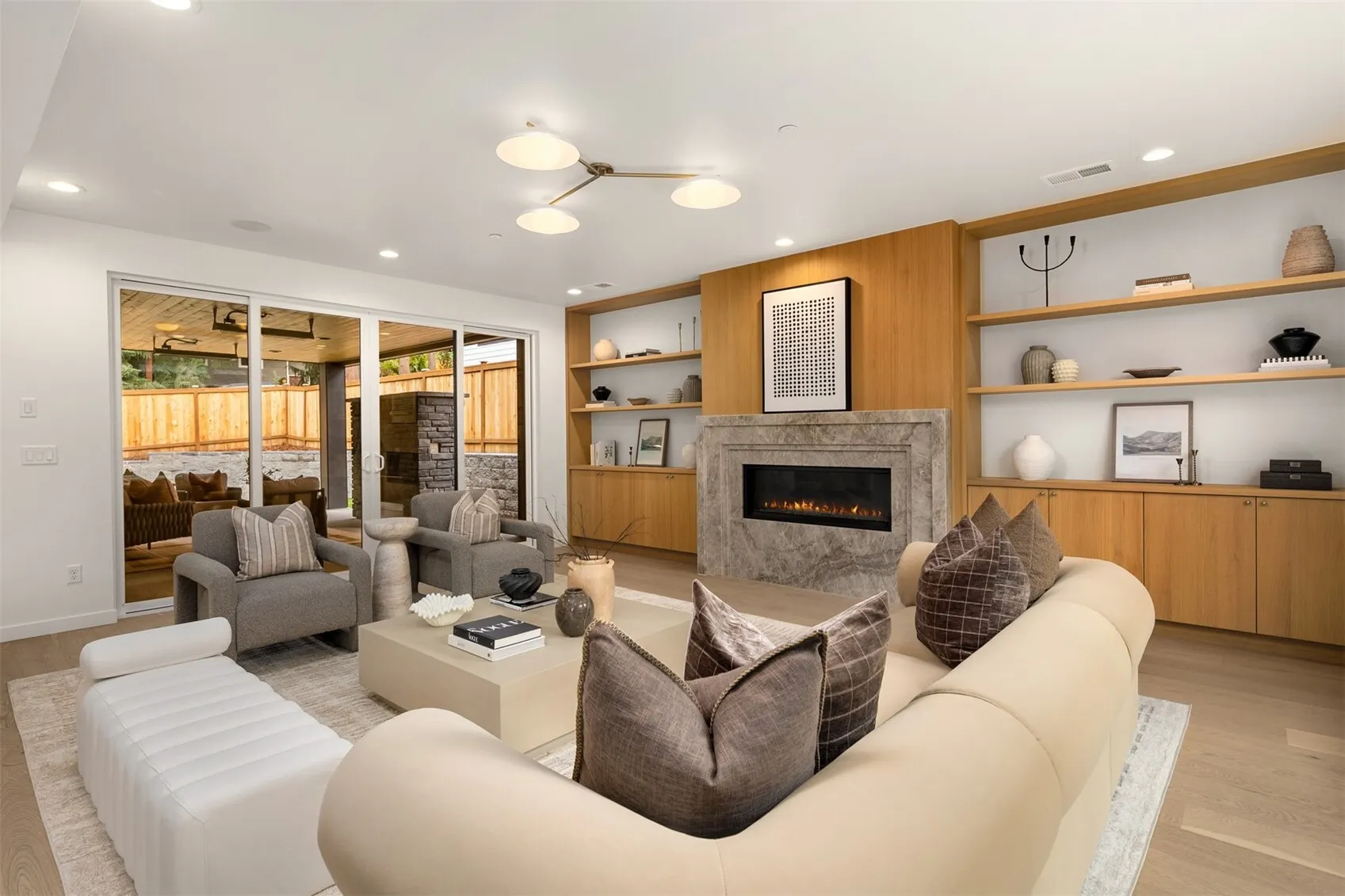 29 20th Avenue , Kirkland, WA 98033-4925