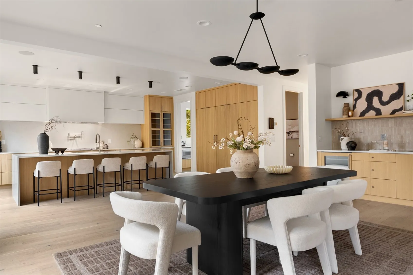 29 20th Avenue , Kirkland, WA 98033-4925