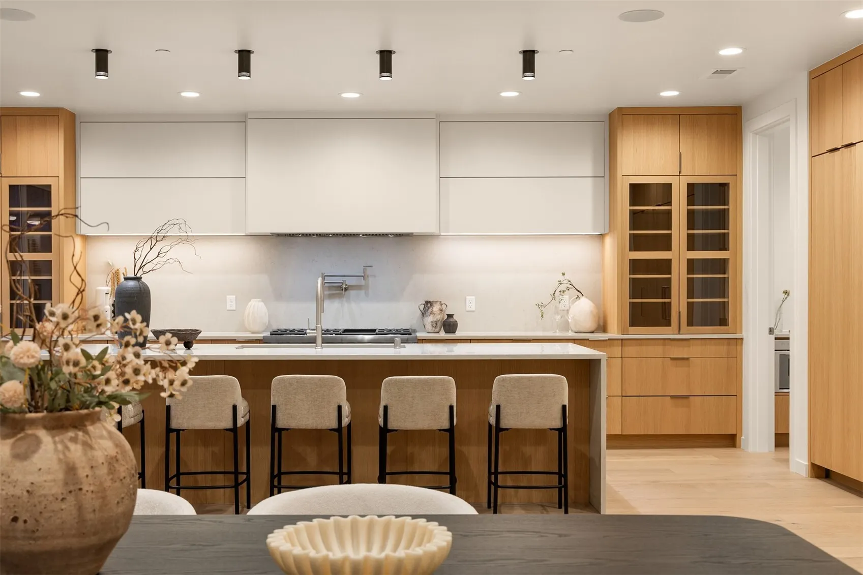 29 20th Avenue , Kirkland, WA 98033-4925