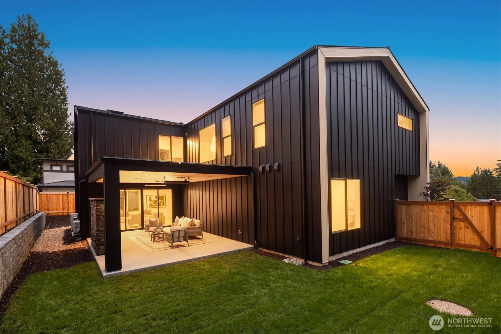 29 20th Avenue , Kirkland, WA 98033-4925