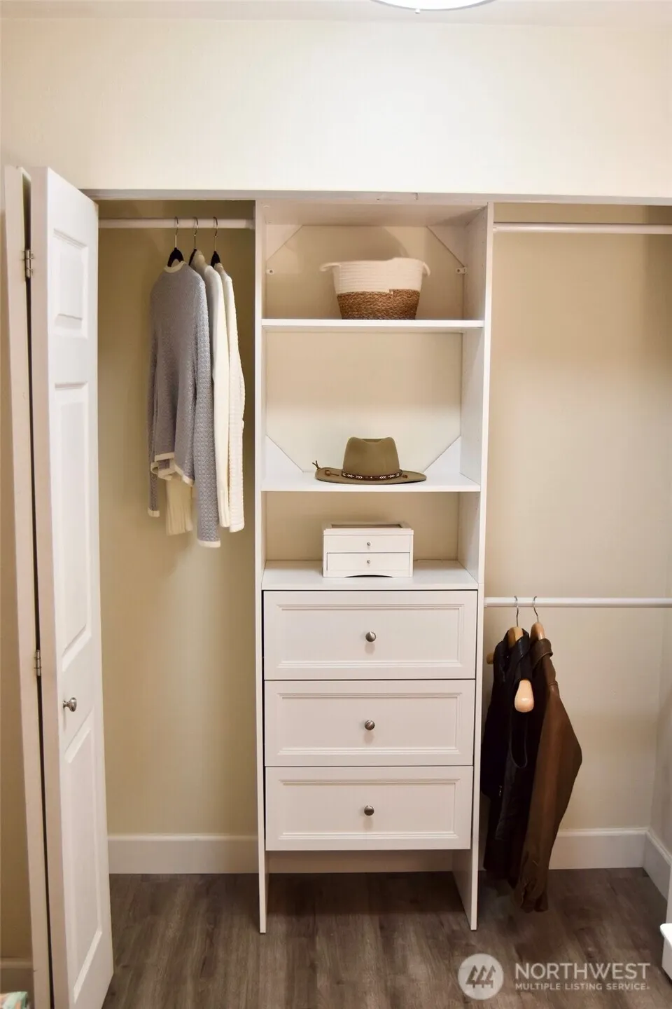 321 Bellevue Way SE #202, Bellevue, WA 98004