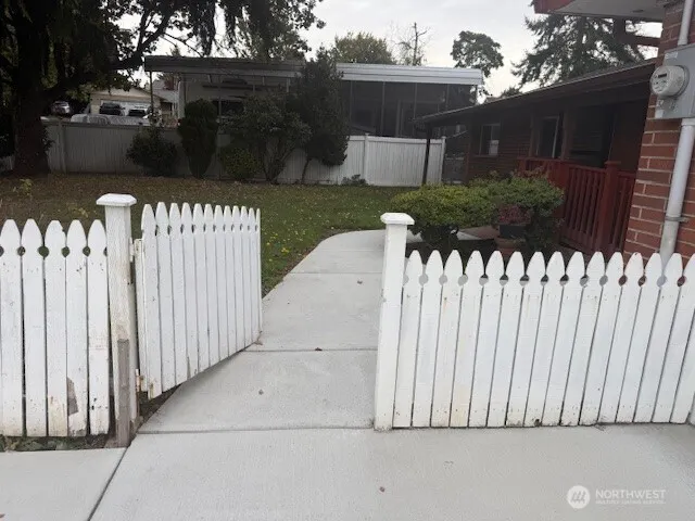 11605 SE 258th Street , Kent, WA 98030