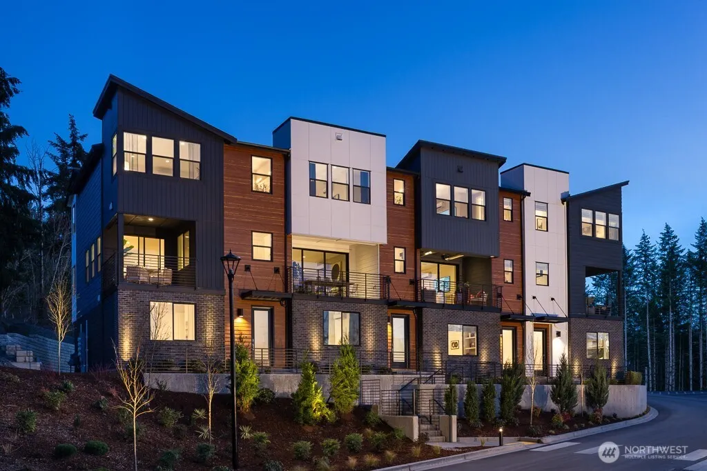 10808 (HS 55) 120TH Lane NE #D, Kirkland, WA 98033