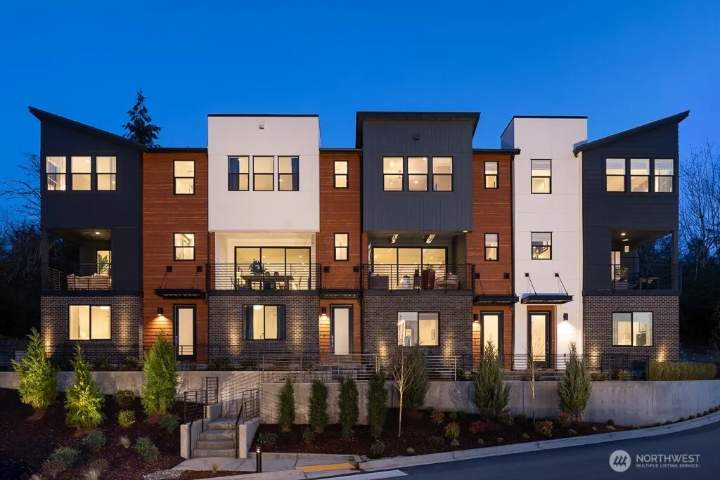 10808 (HS 55) 120TH Lane NE #D, Kirkland, WA 98033