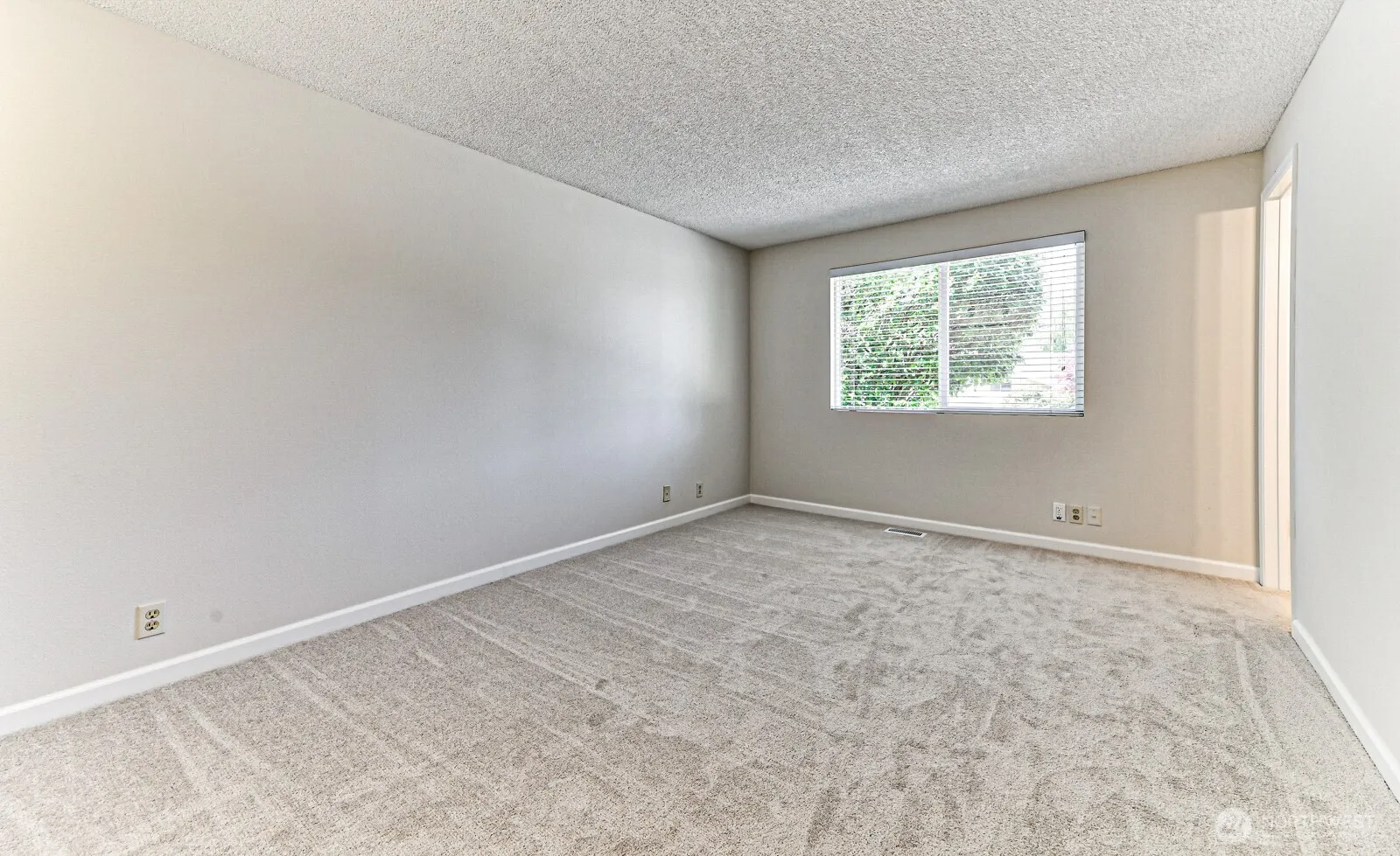 11818 103rd Avenue NE, Kirkland, WA 98034