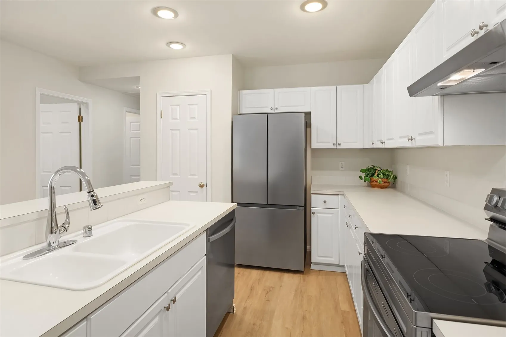 523 Redmond Place NE, Renton, WA 98056-3988