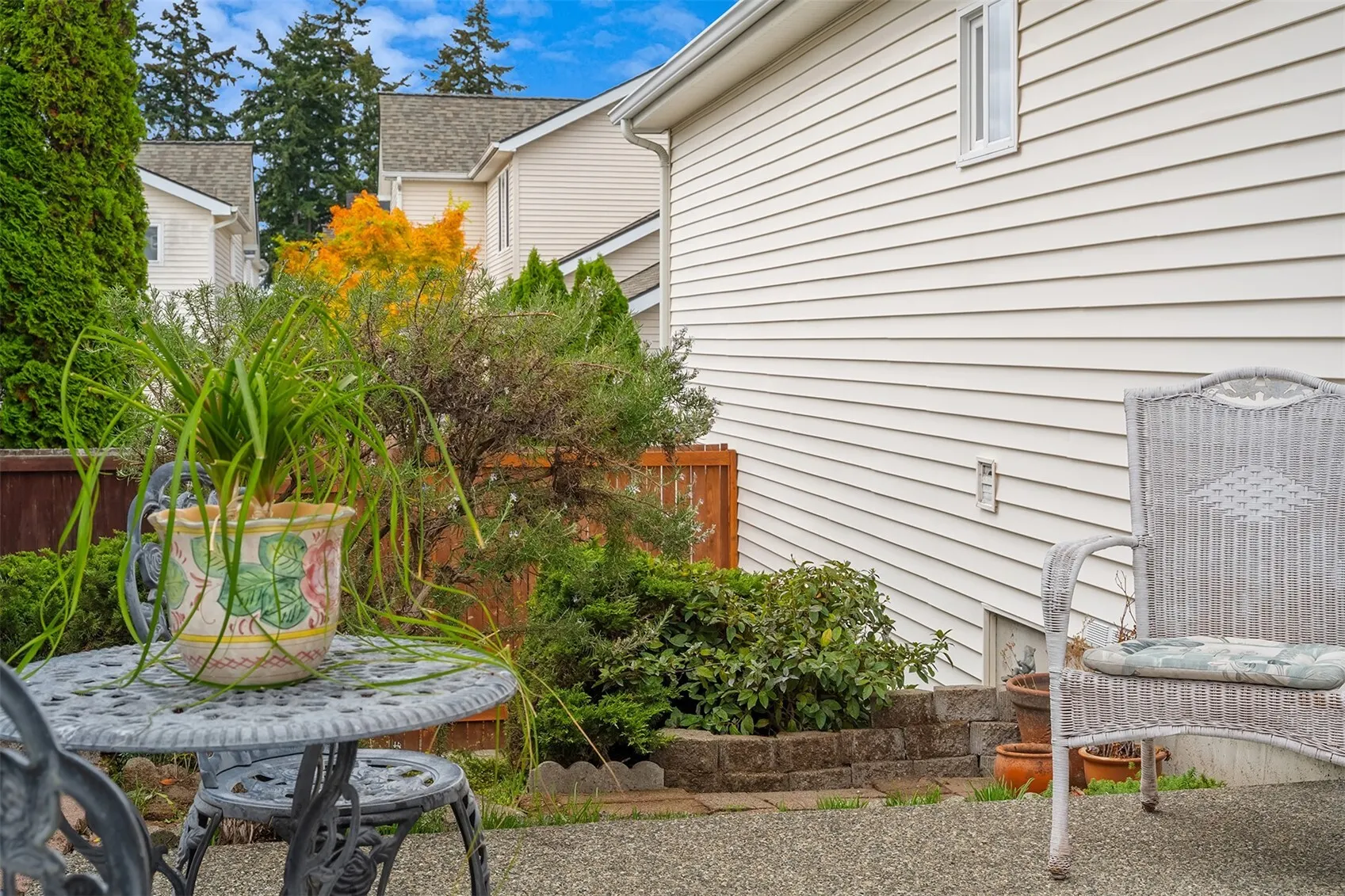 523 Redmond Place NE, Renton, WA 98056-3988