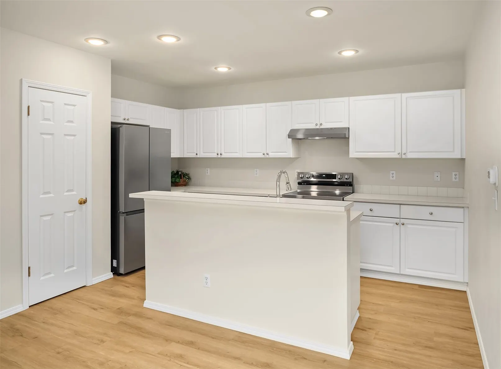 523 Redmond Place NE, Renton, WA 98056-3988