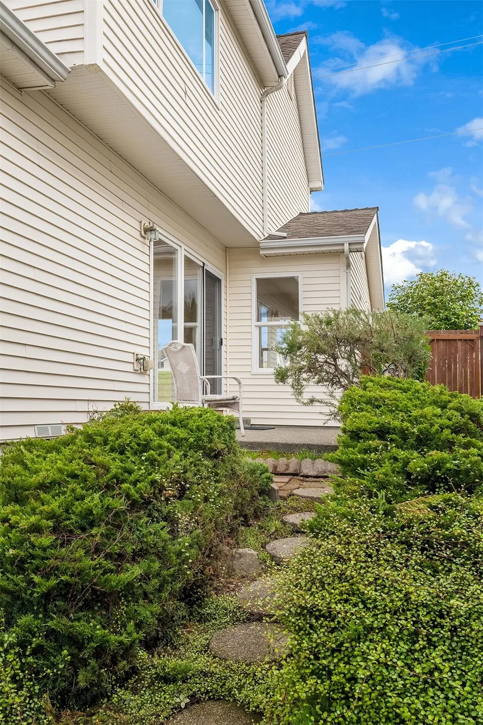 523 Redmond Place NE, Renton, WA 98056-3988