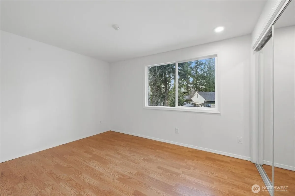 7031 210th Street SW #B, Lynnwood, WA 98036