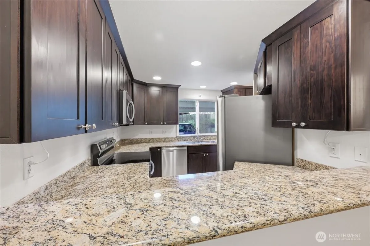 7031 210th Street SW #B, Lynnwood, WA 98036