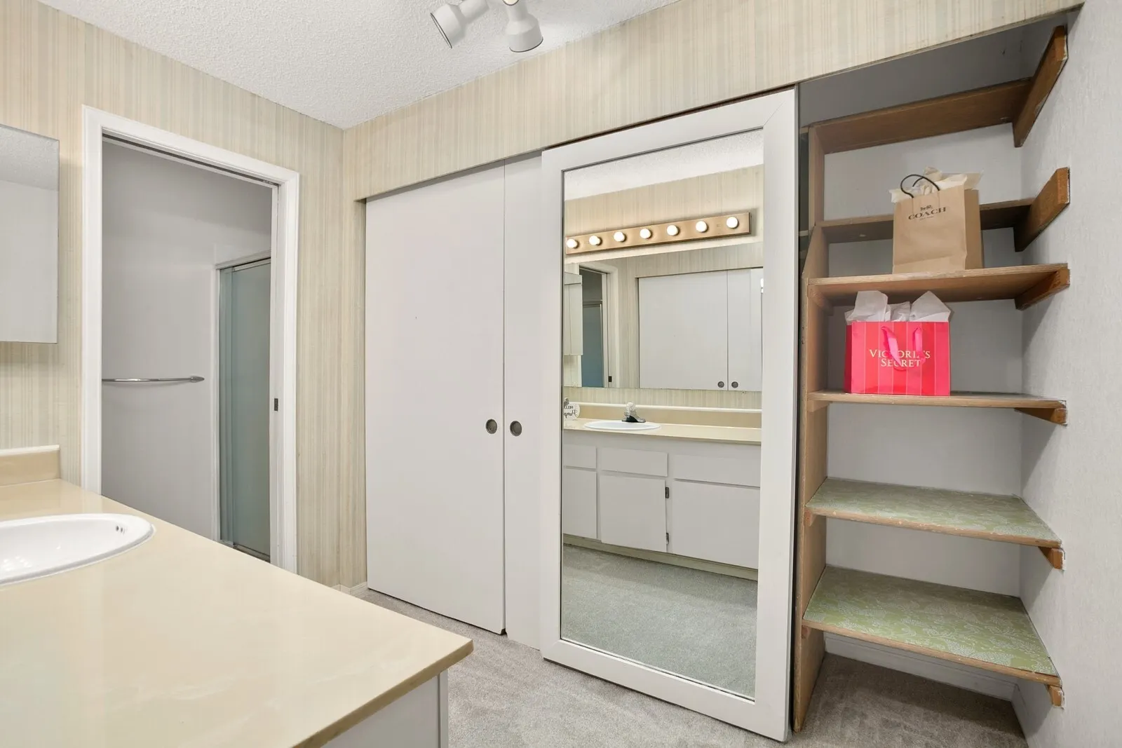 14600 NE 45th Street #D9, Bellevue, WA 98007