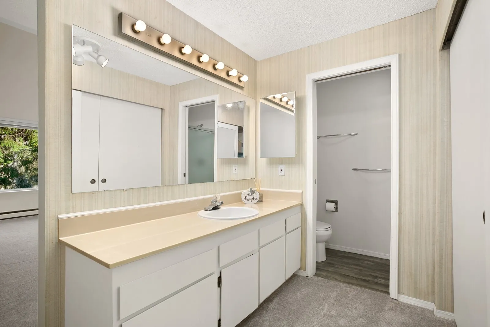 14600 NE 45th Street #D9, Bellevue, WA 98007