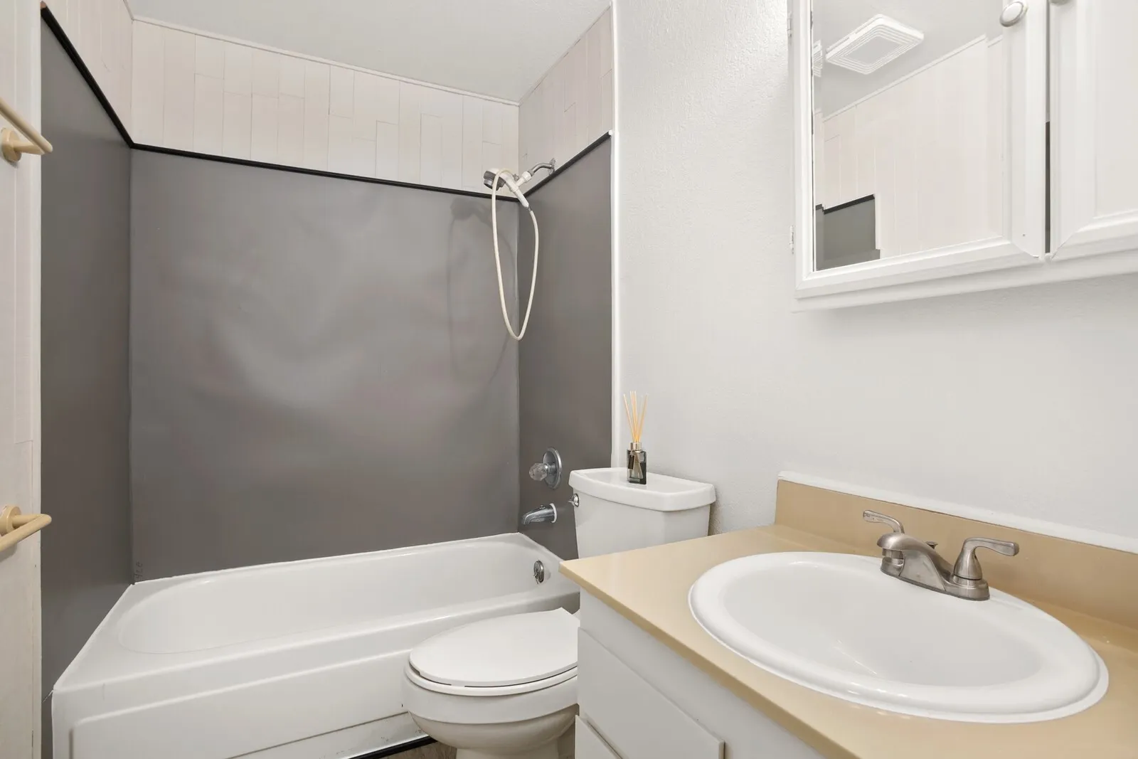 14600 NE 45th Street #D9, Bellevue, WA 98007