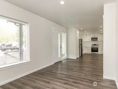 114 E Willis Street , Kent, WA 98032