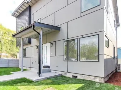 114 E Willis Street , Kent, WA 98032