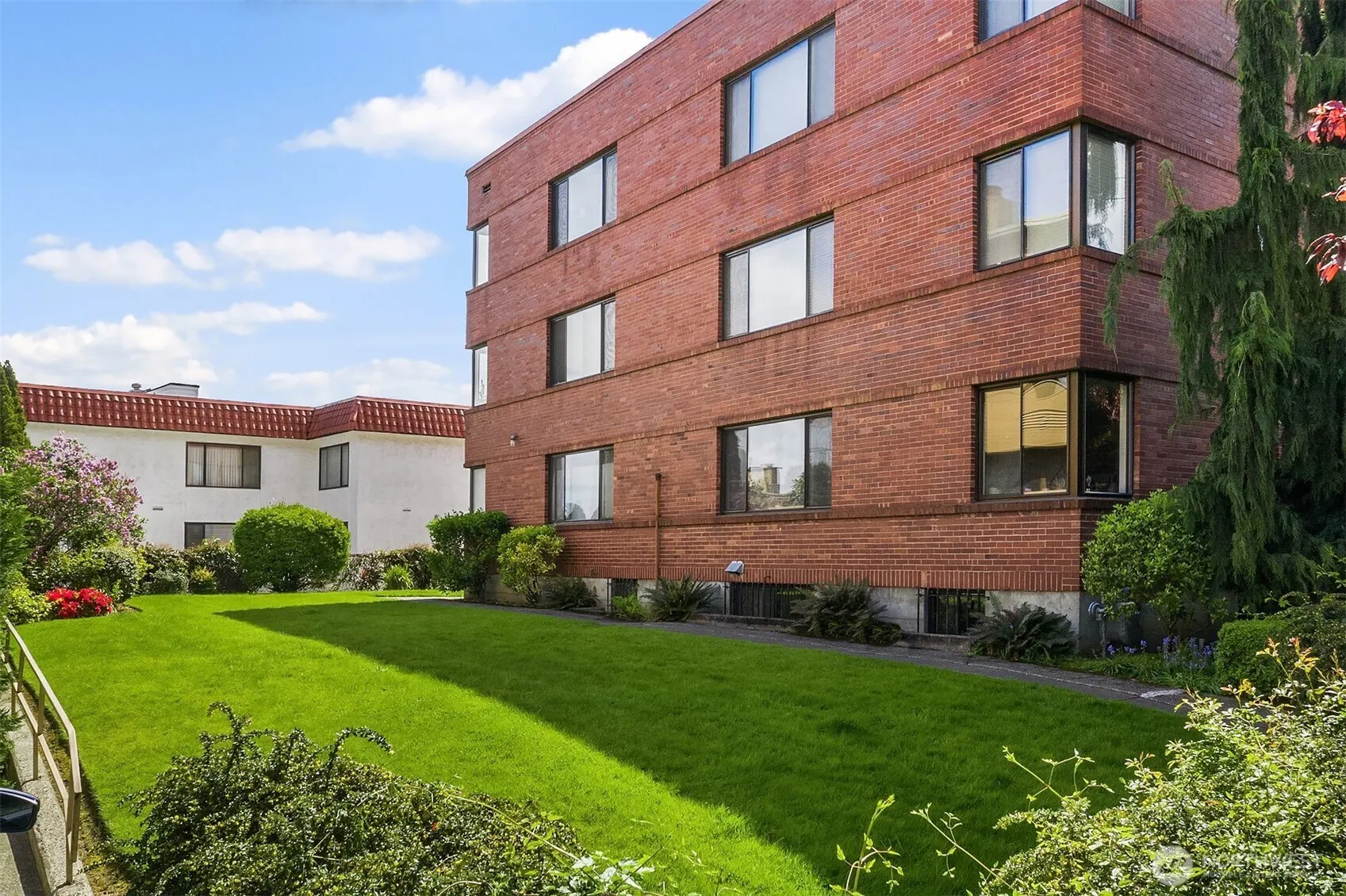 2450 Dexter Avenue N #1, Seattle, WA 98109