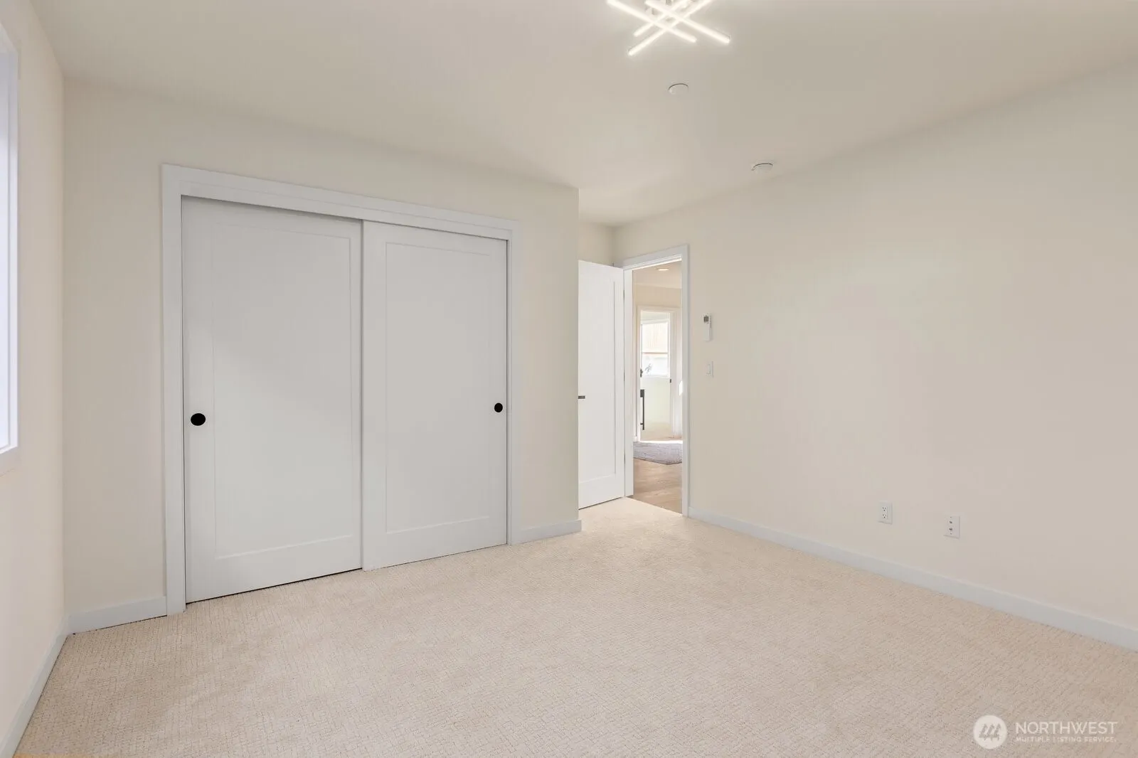 3312 W Dravus Street , Seattle, WA 98199-2615