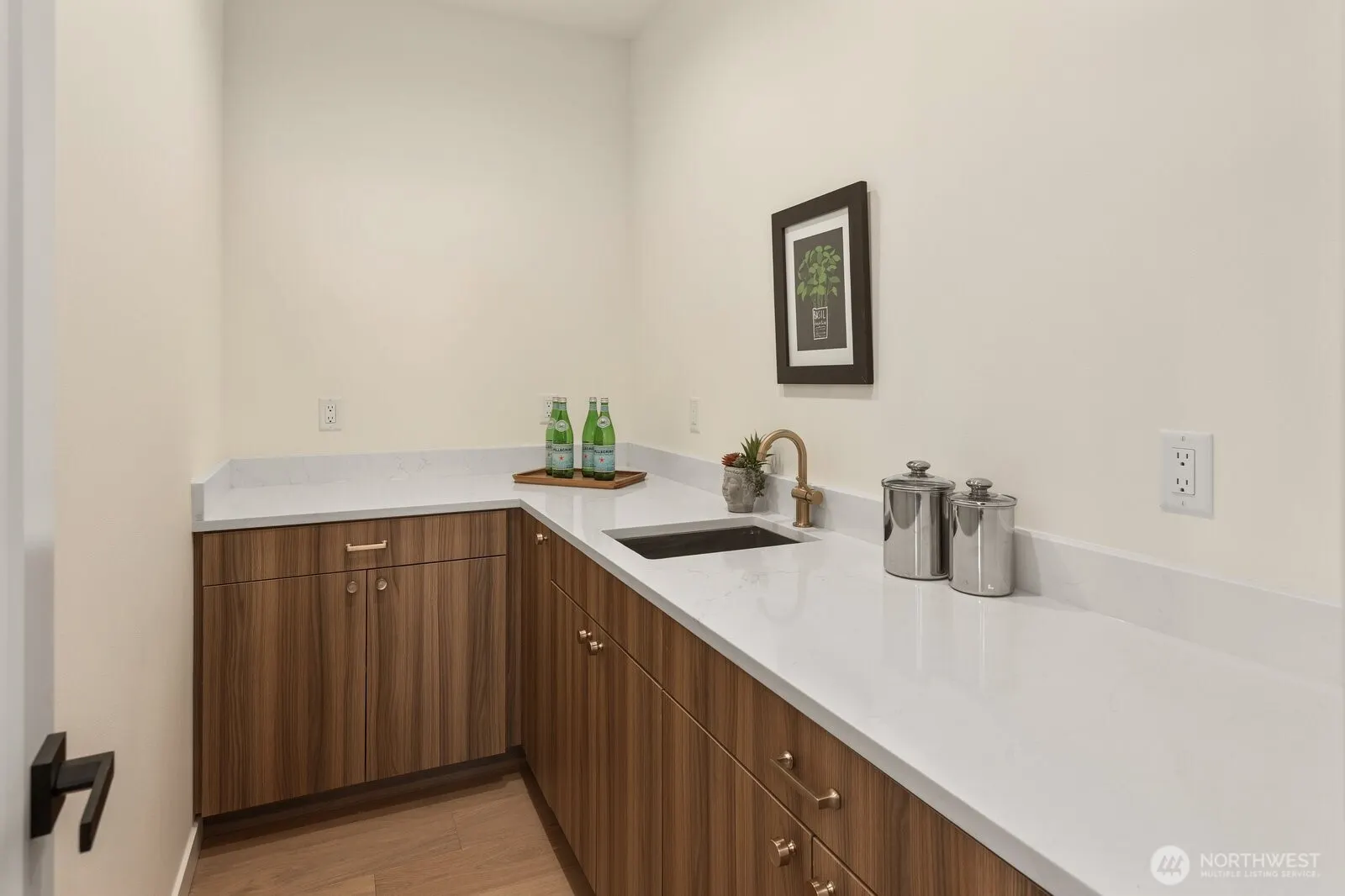 3312 W Dravus Street , Seattle, WA 98199-2615
