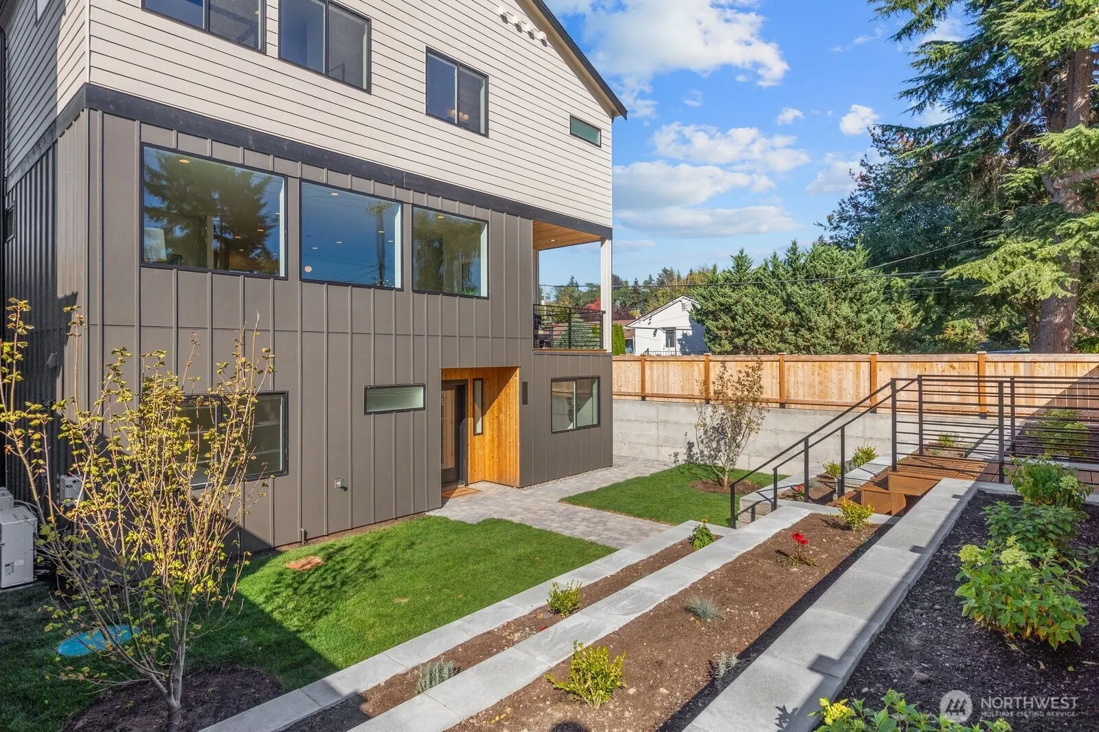 3312 W Dravus Street , Seattle, WA 98199-2615