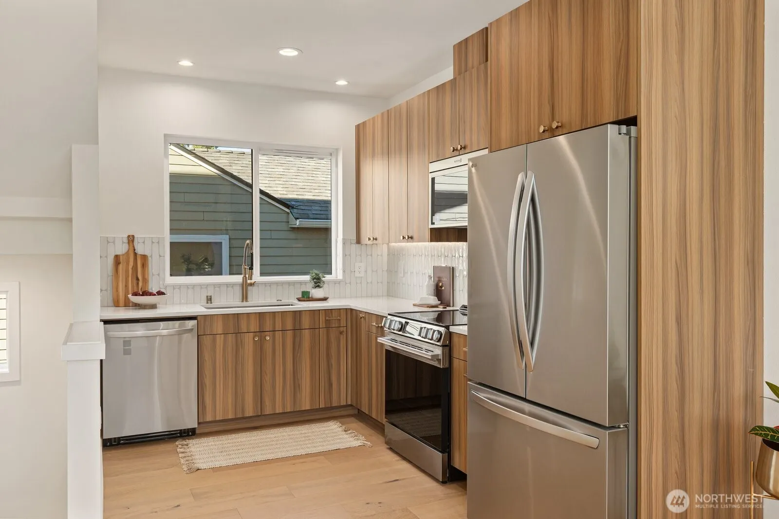 3314 W Dravus Street , Seattle, WA 98199-2615