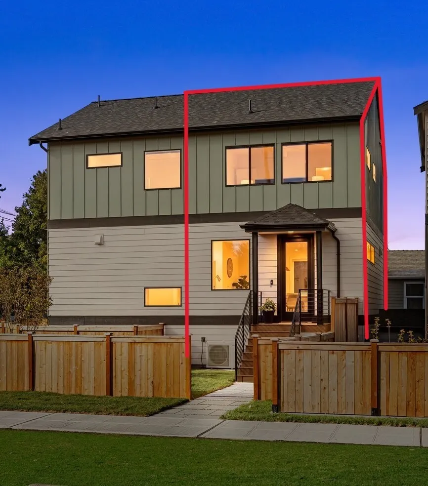 3314 W Dravus Street , Seattle, WA 98199-2615