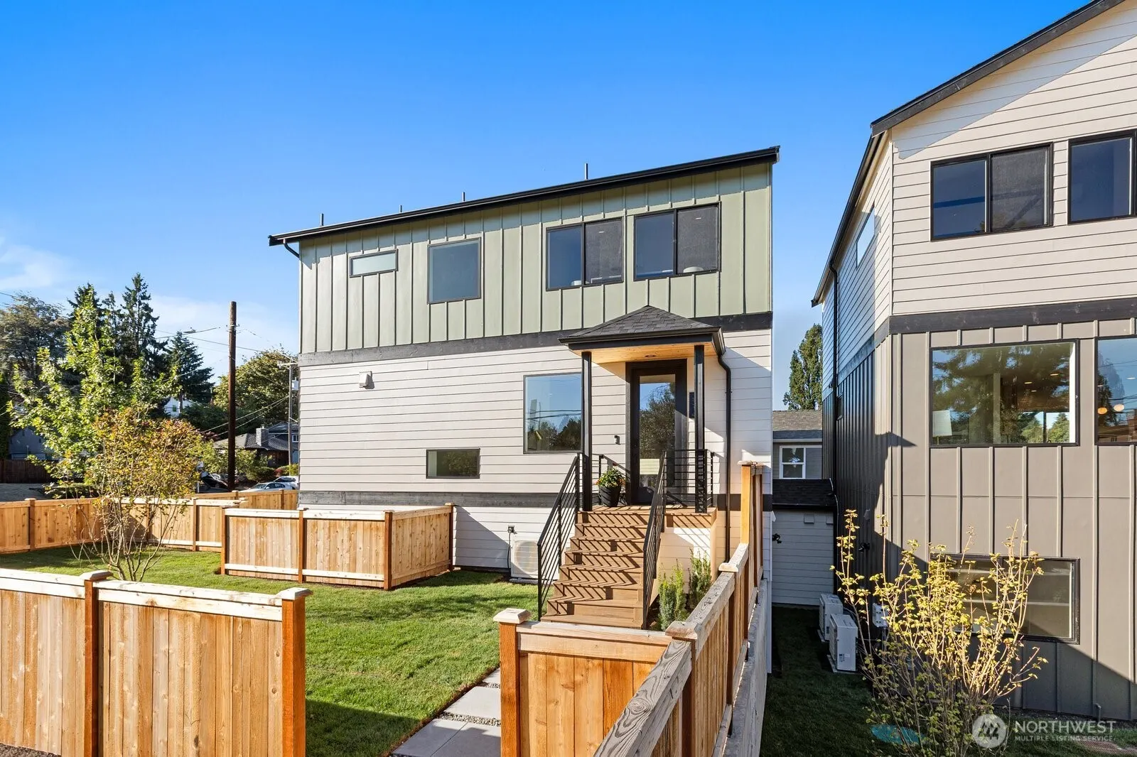 3314 W Dravus Street , Seattle, WA 98199-2615