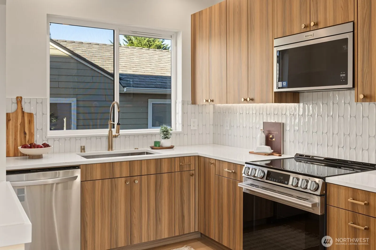3314 W Dravus Street , Seattle, WA 98199-2615