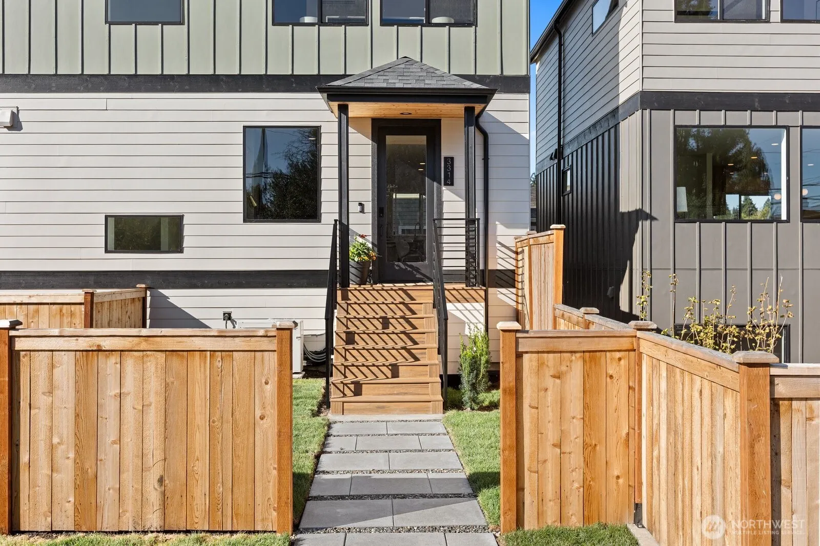 3314 W Dravus Street , Seattle, WA 98199-2615