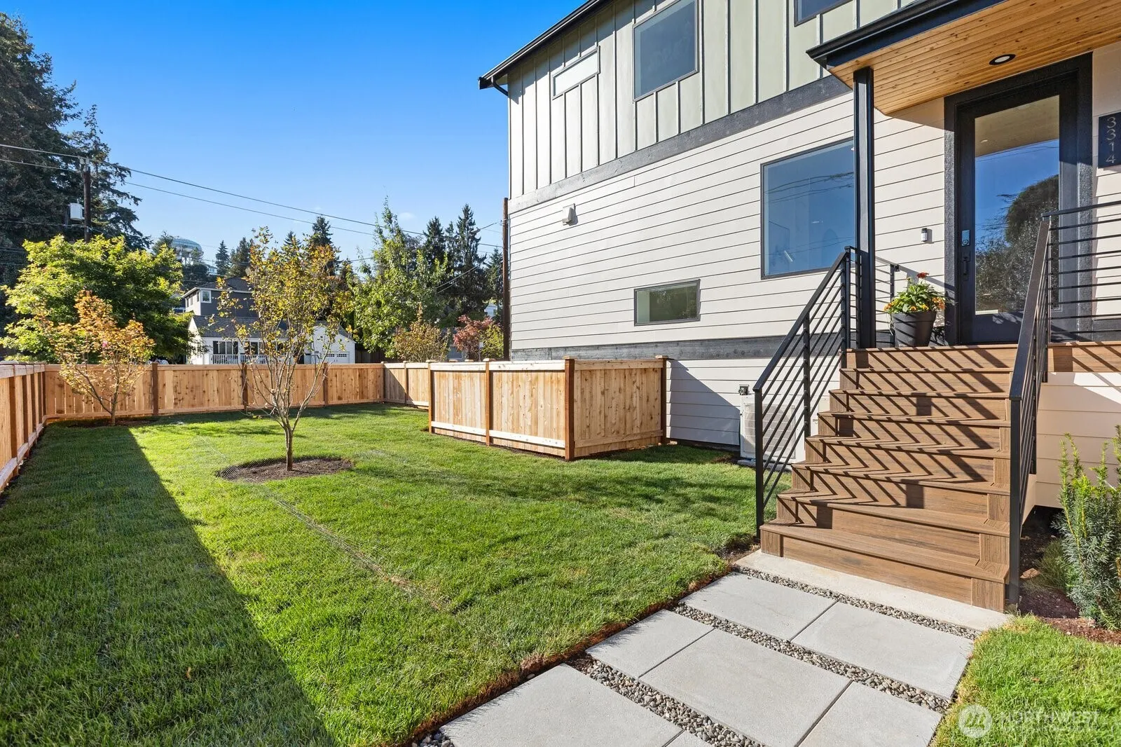 3314 W Dravus Street , Seattle, WA 98199-2615