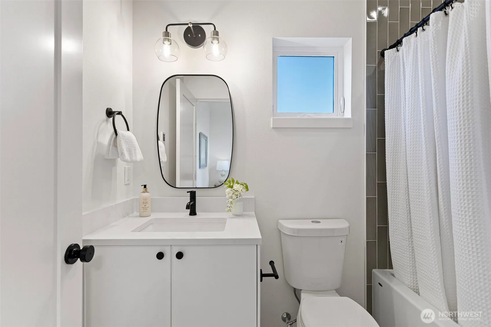 12841 NE 112th Street , Kirkland, WA 98033