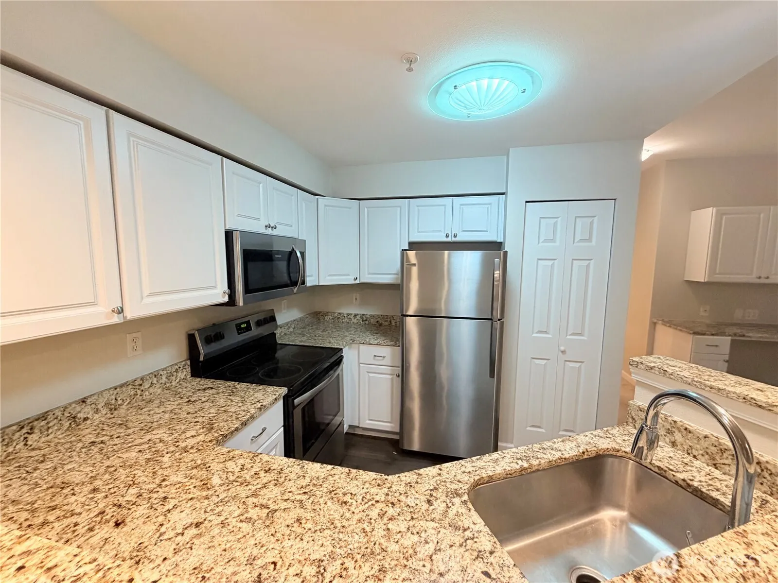 15300 112th Avenue NE #B206, Bothell, WA 98011