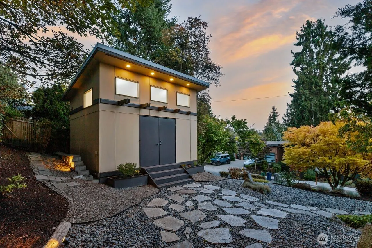 1313 4th Street , Kirkland, WA 98033