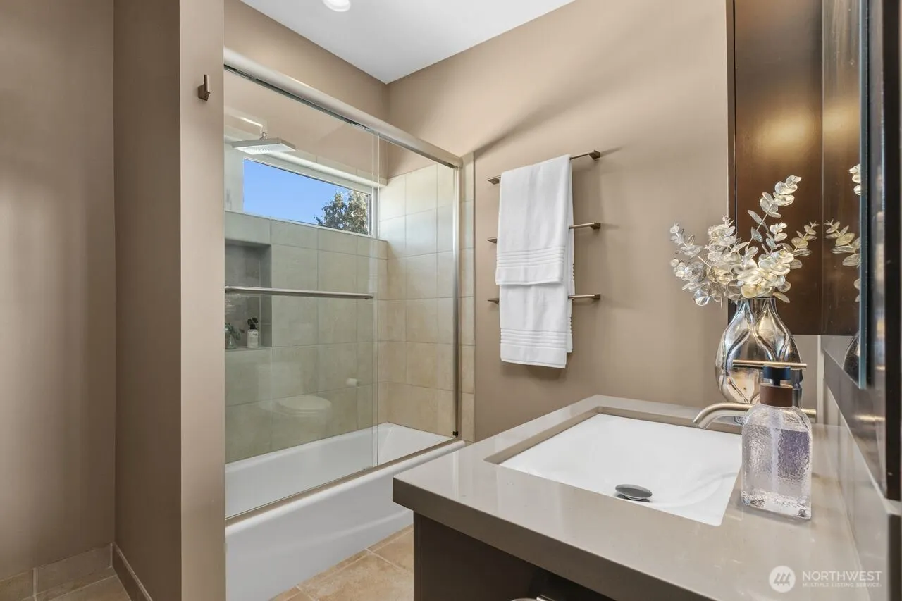 1313 4th Street , Kirkland, WA 98033