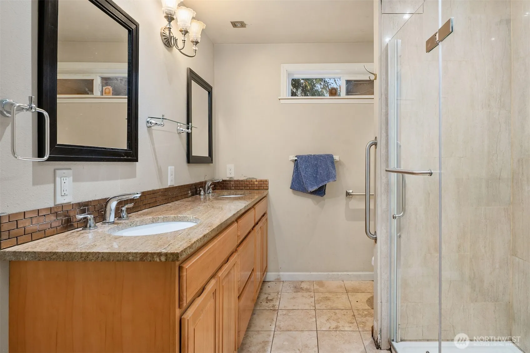 14048 75th Avenue NE, Kirkland, WA 98034