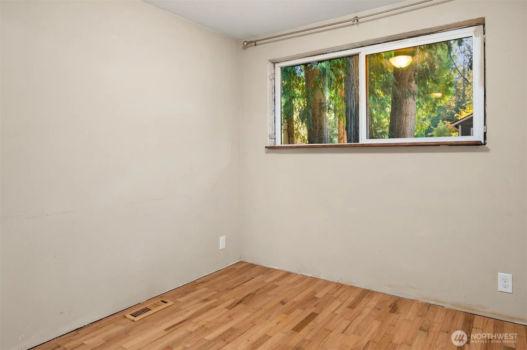 14048 75th Avenue NE, Kirkland, WA 98034