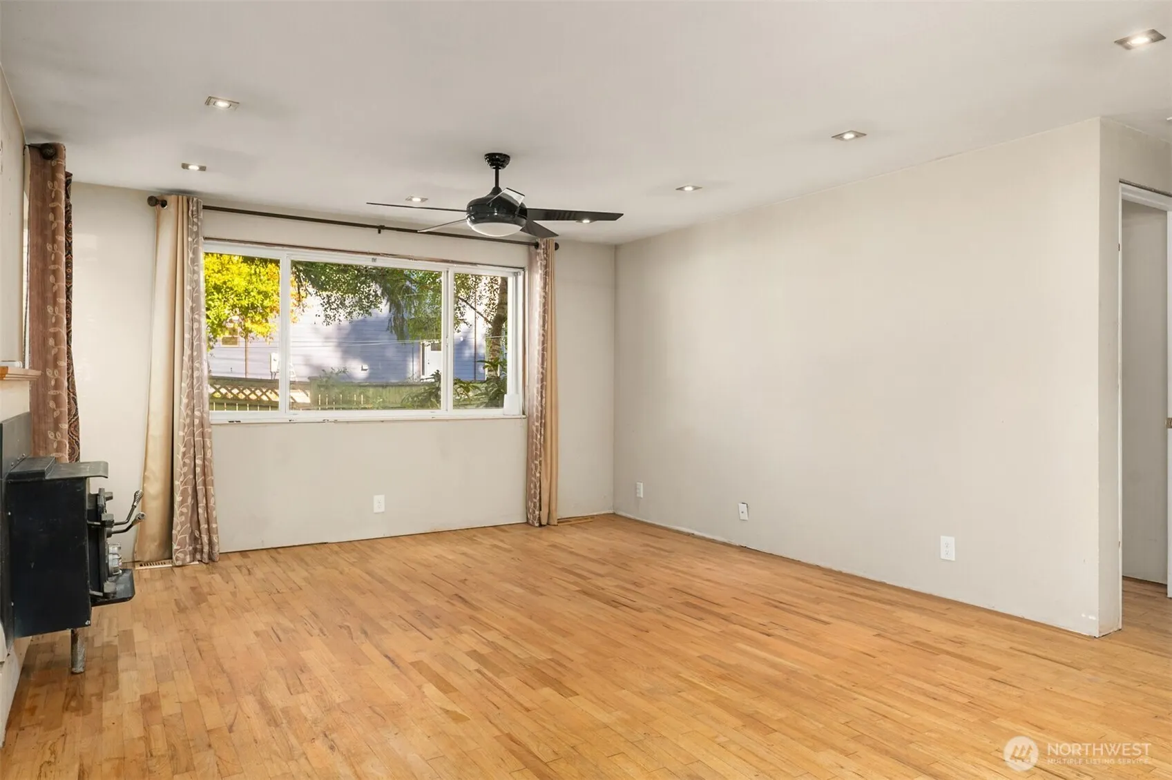 14048 75th Avenue NE, Kirkland, WA 98034