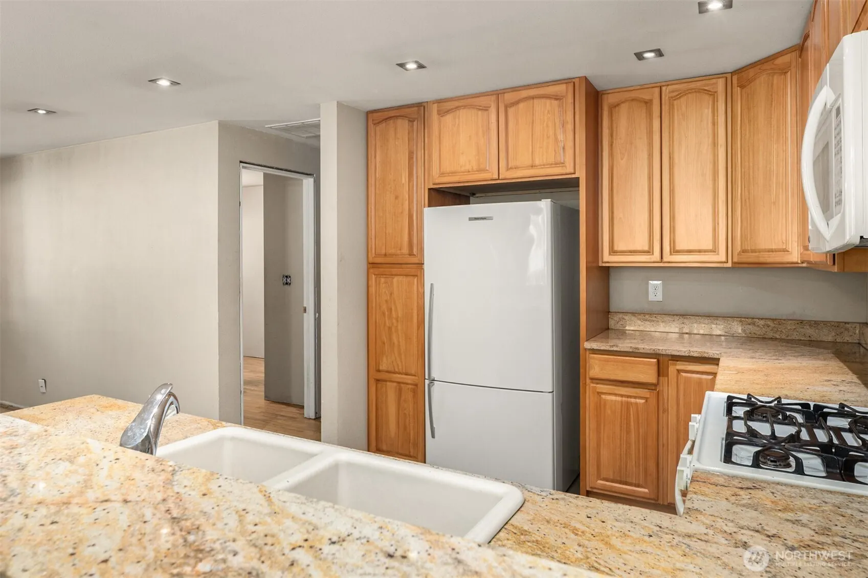14048 75th Avenue NE, Kirkland, WA 98034