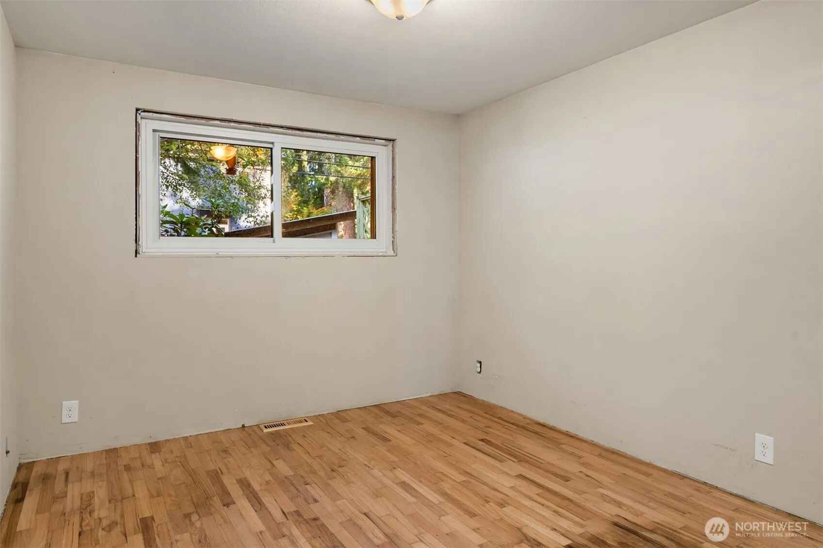 14048 75th Avenue NE, Kirkland, WA 98034