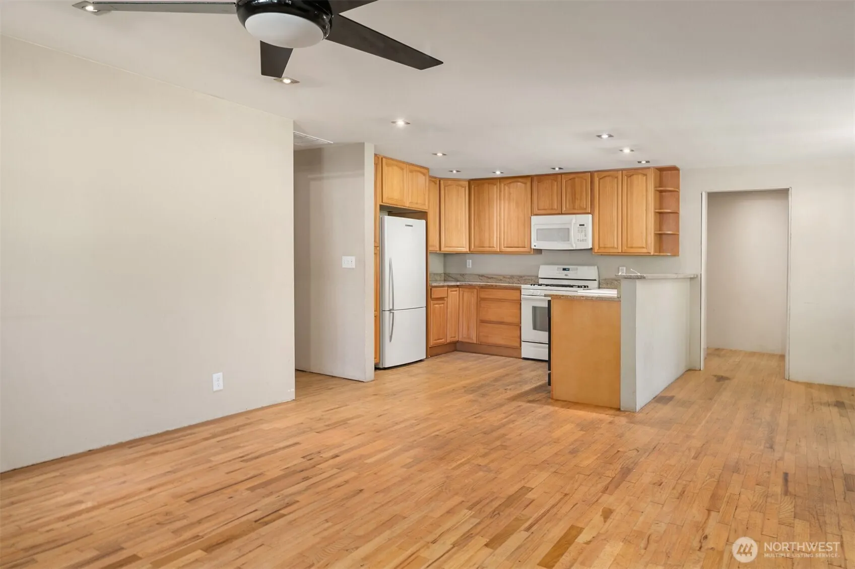 14048 75th Avenue NE, Kirkland, WA 98034