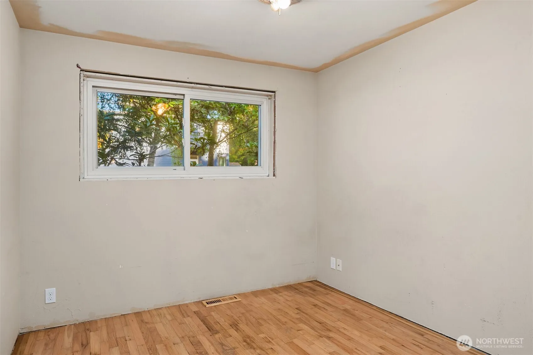 14048 75th Avenue NE, Kirkland, WA 98034