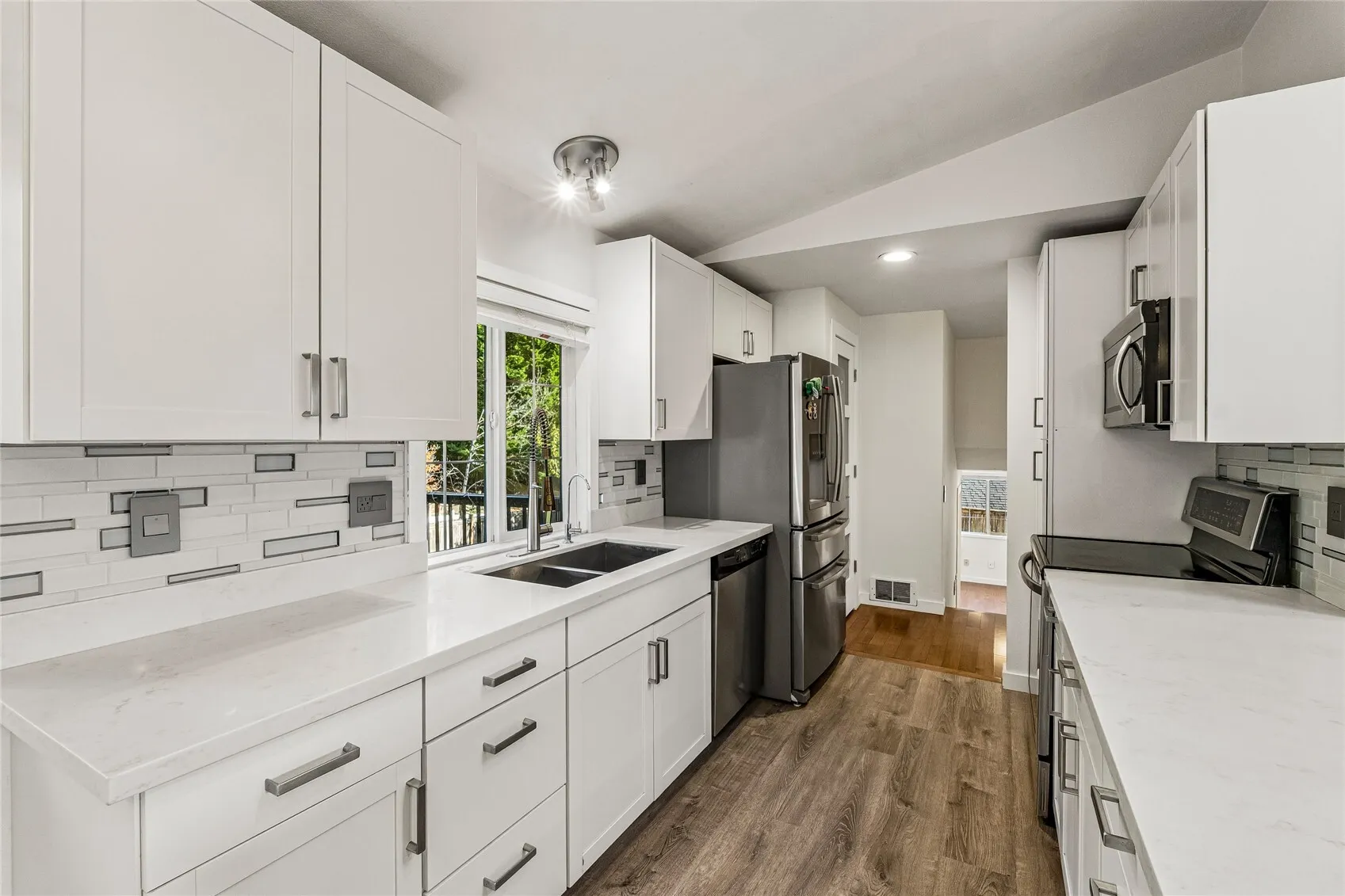 9700 NE 141st Court , Kirkland, WA 98034-0401