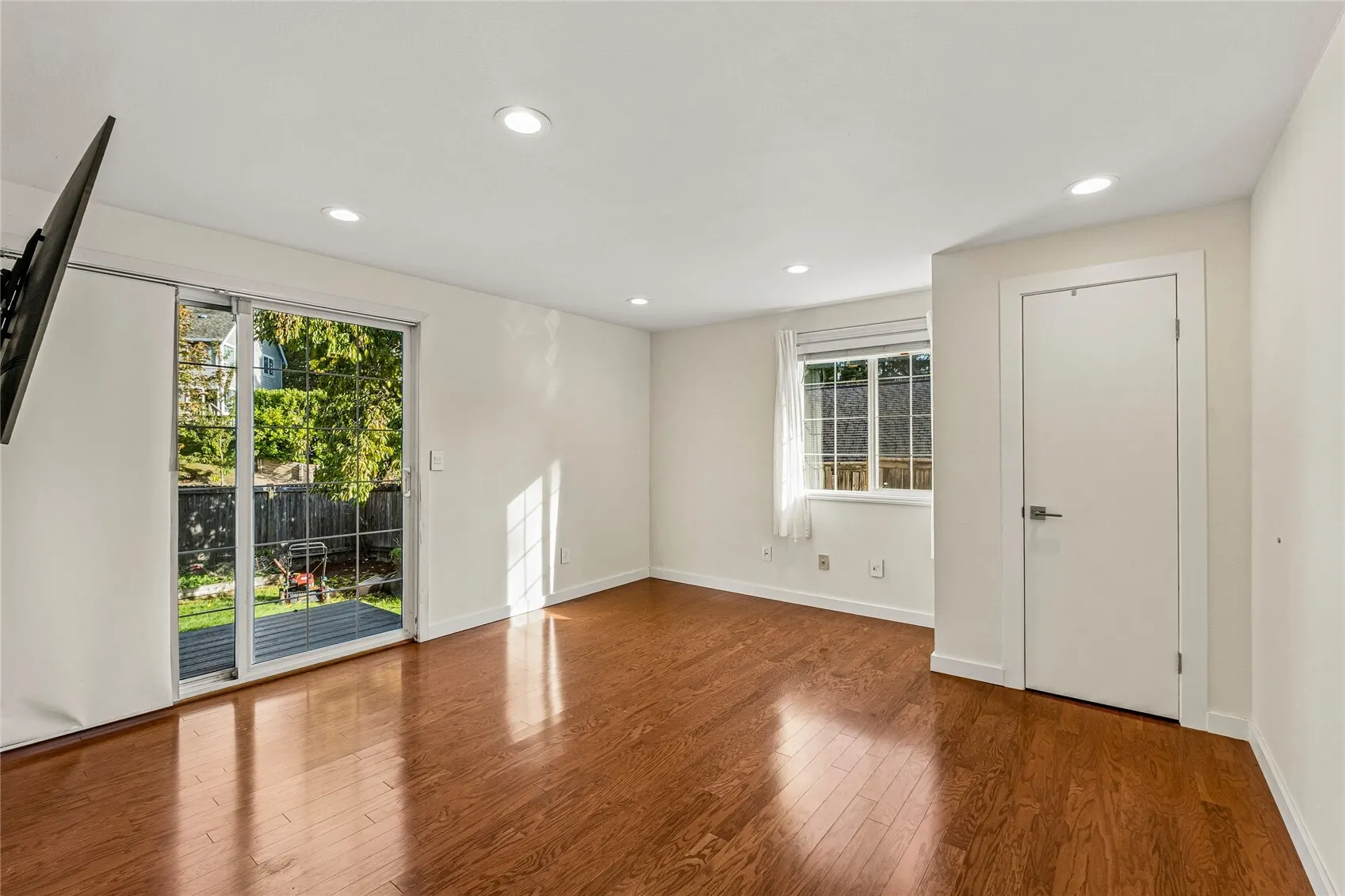 9700 NE 141st Court , Kirkland, WA 98034-0401