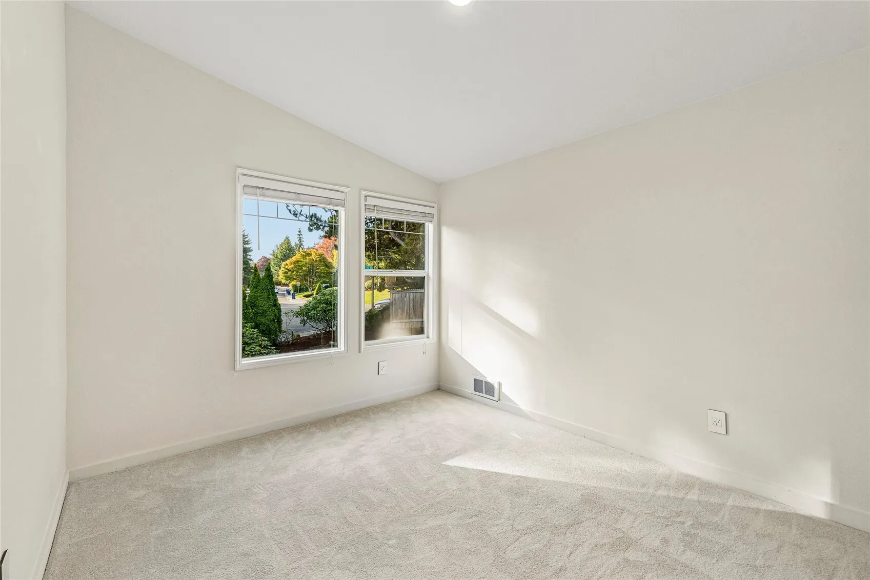 9700 NE 141st Court , Kirkland, WA 98034-0401