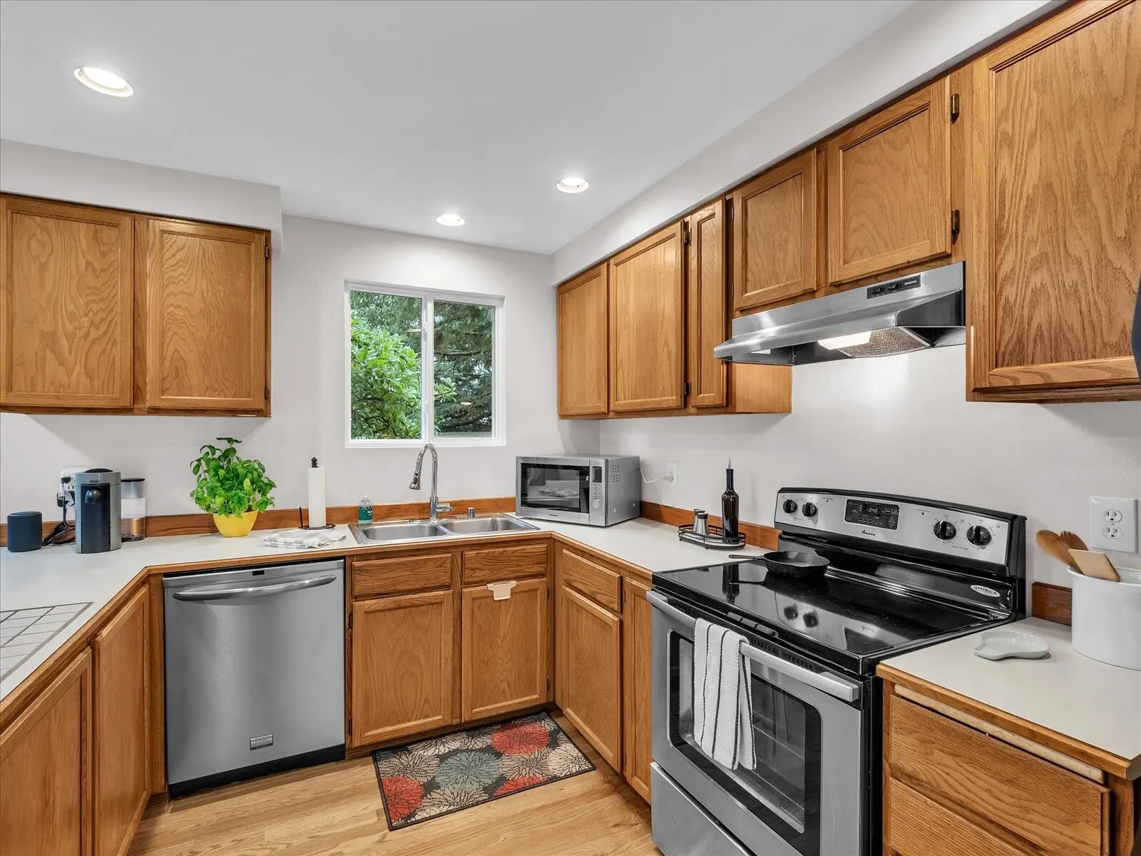 13013 NE 70th Drive , Kirkland, WA 98033