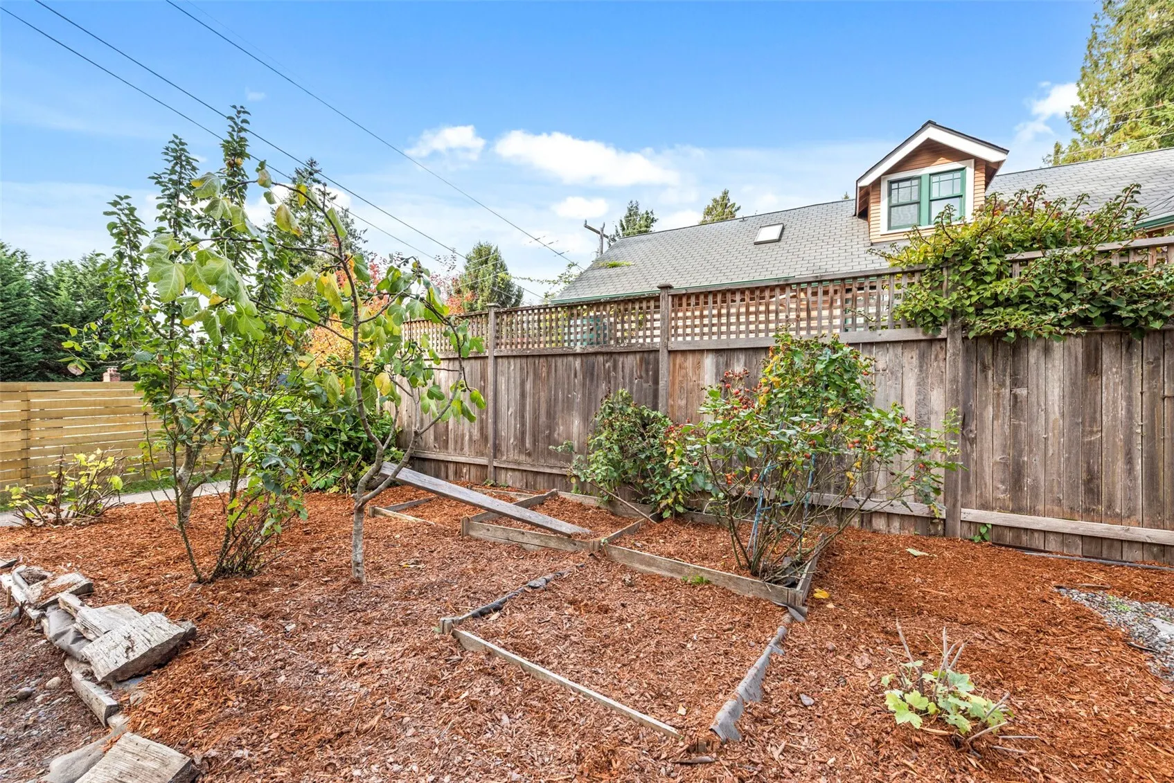 10756 Bartlett Ave NE , Seattle, WA 98125