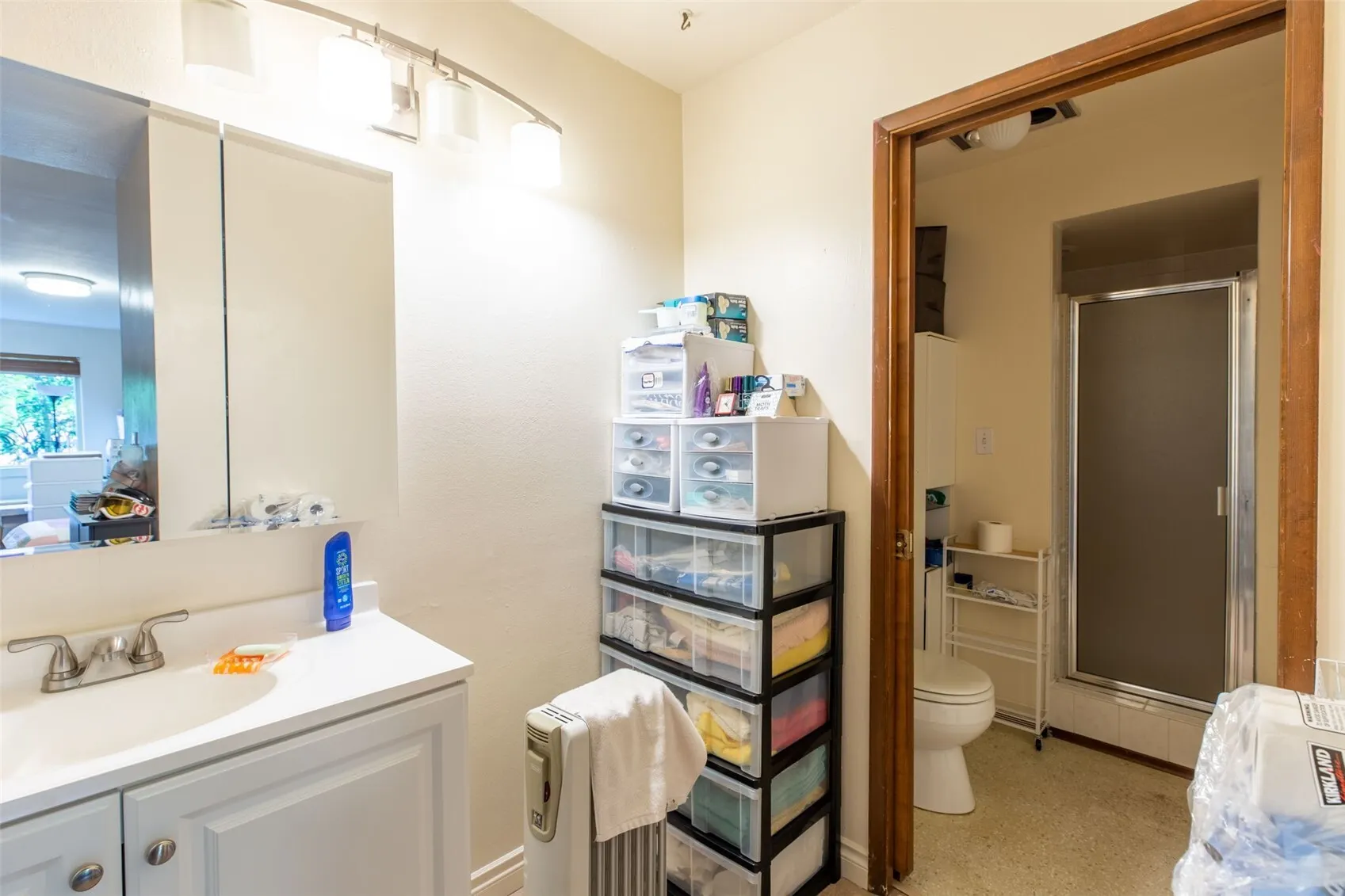 13433 Roosevelt Way N #102, Seattle, WA 98133