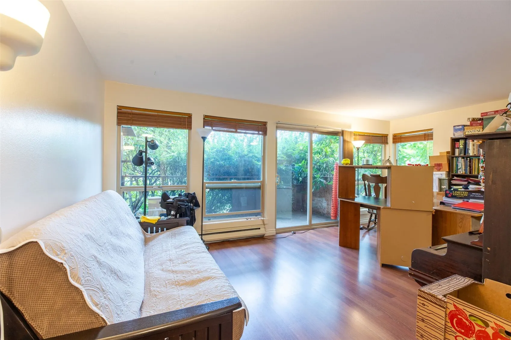 13433 Roosevelt Way N #102, Seattle, WA 98133