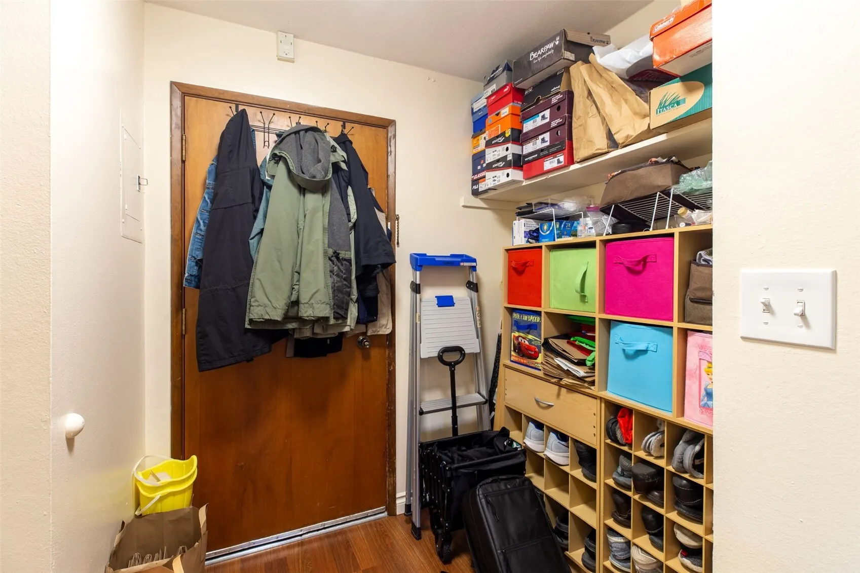 13433 Roosevelt Way N #102, Seattle, WA 98133